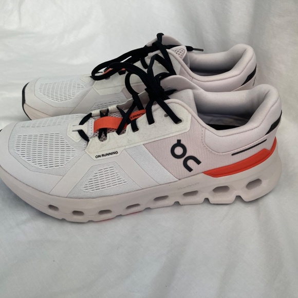 On Running Cloudrunner women’s size 10.5 - Picture 9 of 10